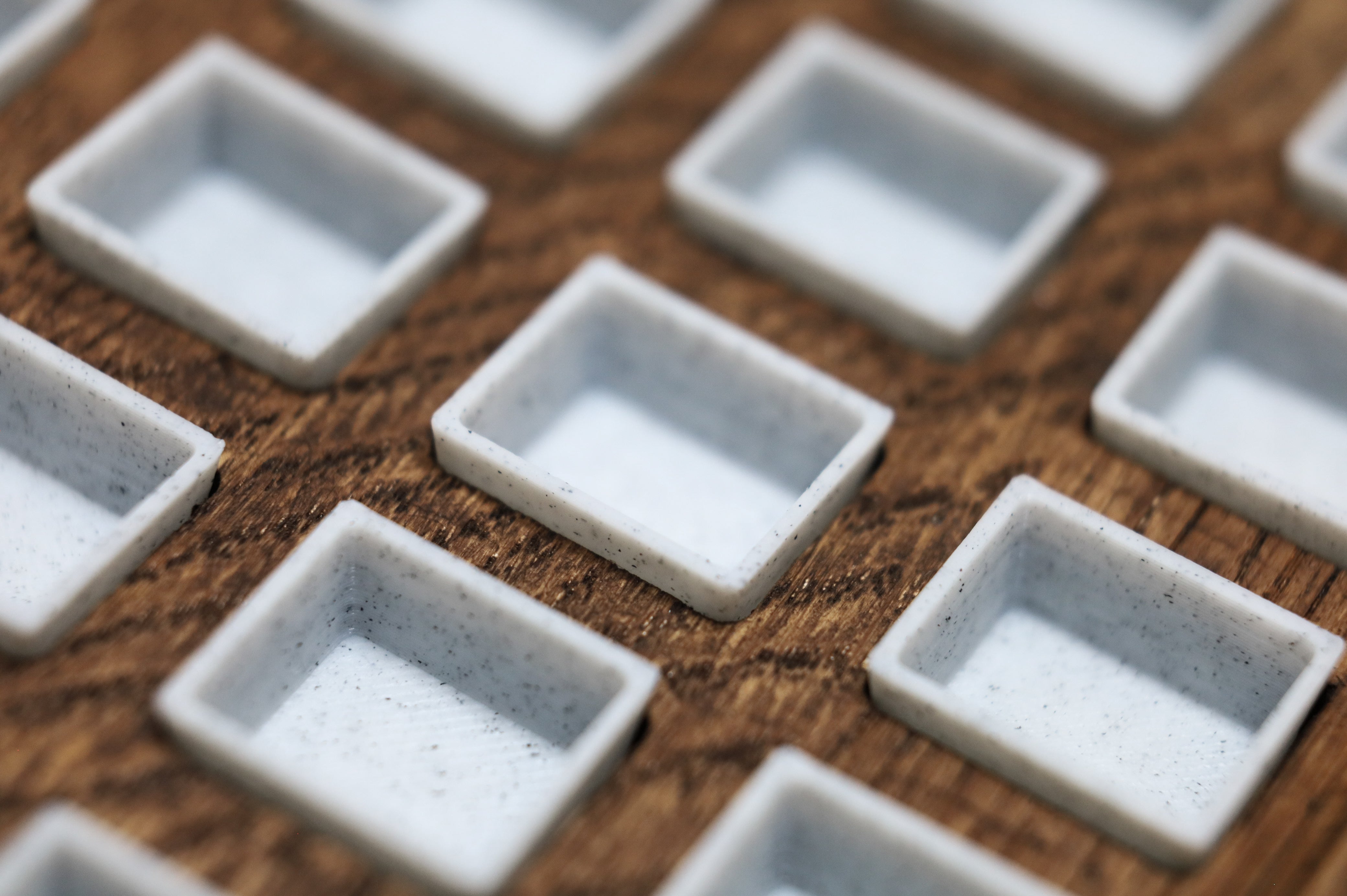 Palette d'aquarelle en bois (avec 54 demi-godets vides)