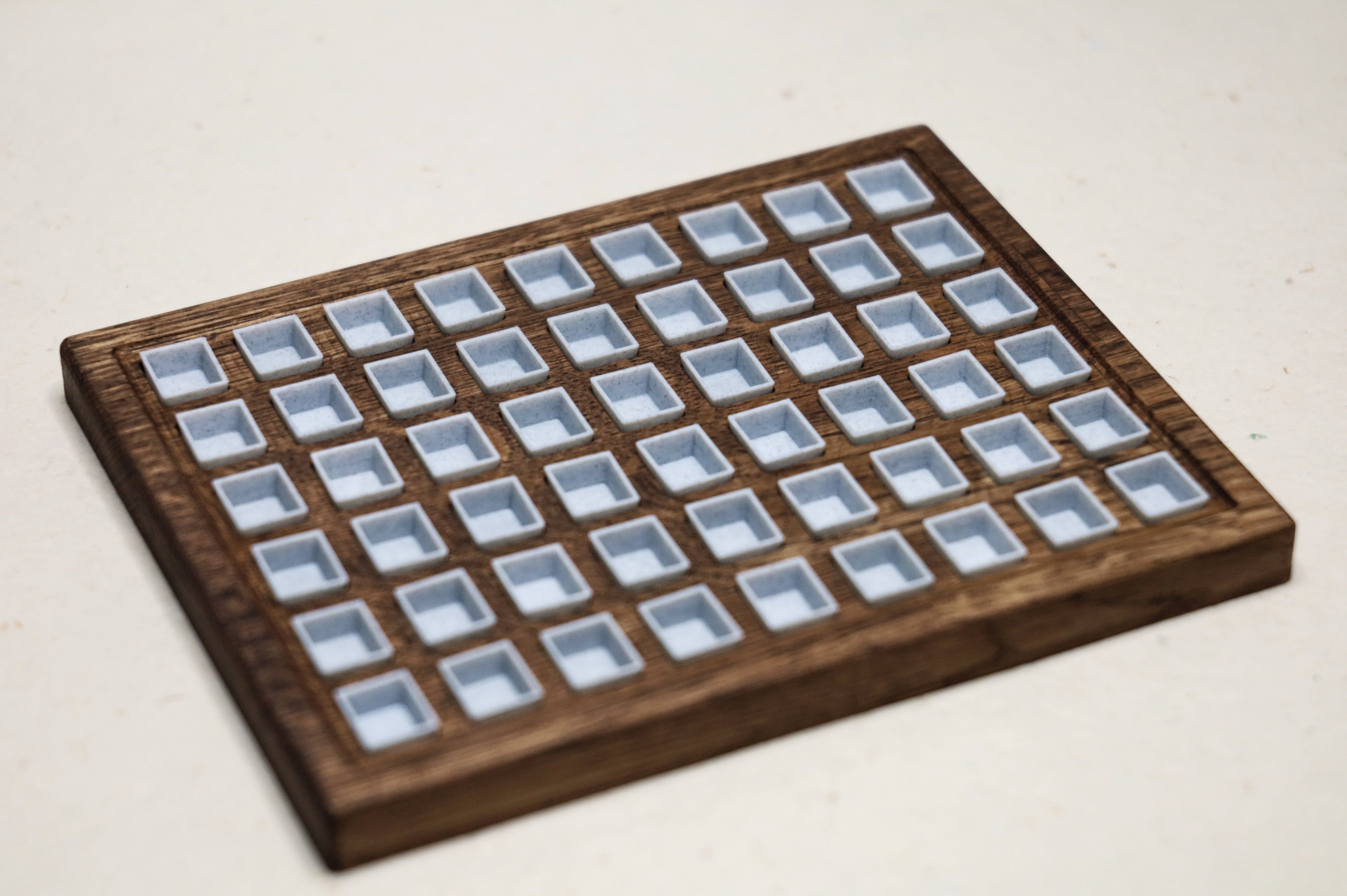 Palette d'aquarelle en bois (avec 54 demi-godets vides)